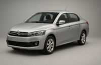 vue 3/4 avant de la C-Elysee sur fond neutre, éclairage studio, rendu net.