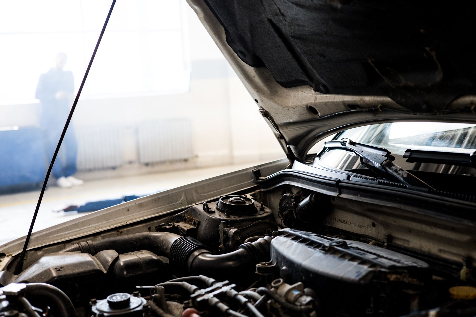dépose support moteur gauche Peugeot 207 1.4 HDi 70 pour accès boîte de vitesses