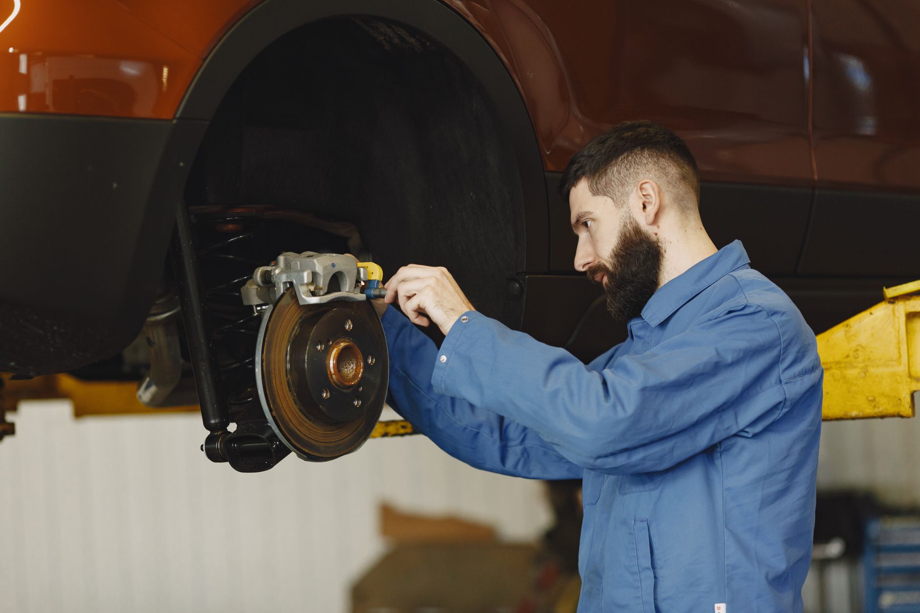 tambour de frein arrière Peugeot 208 I 1.2 VTi 82 avec mâchoires et ressorts de rappel