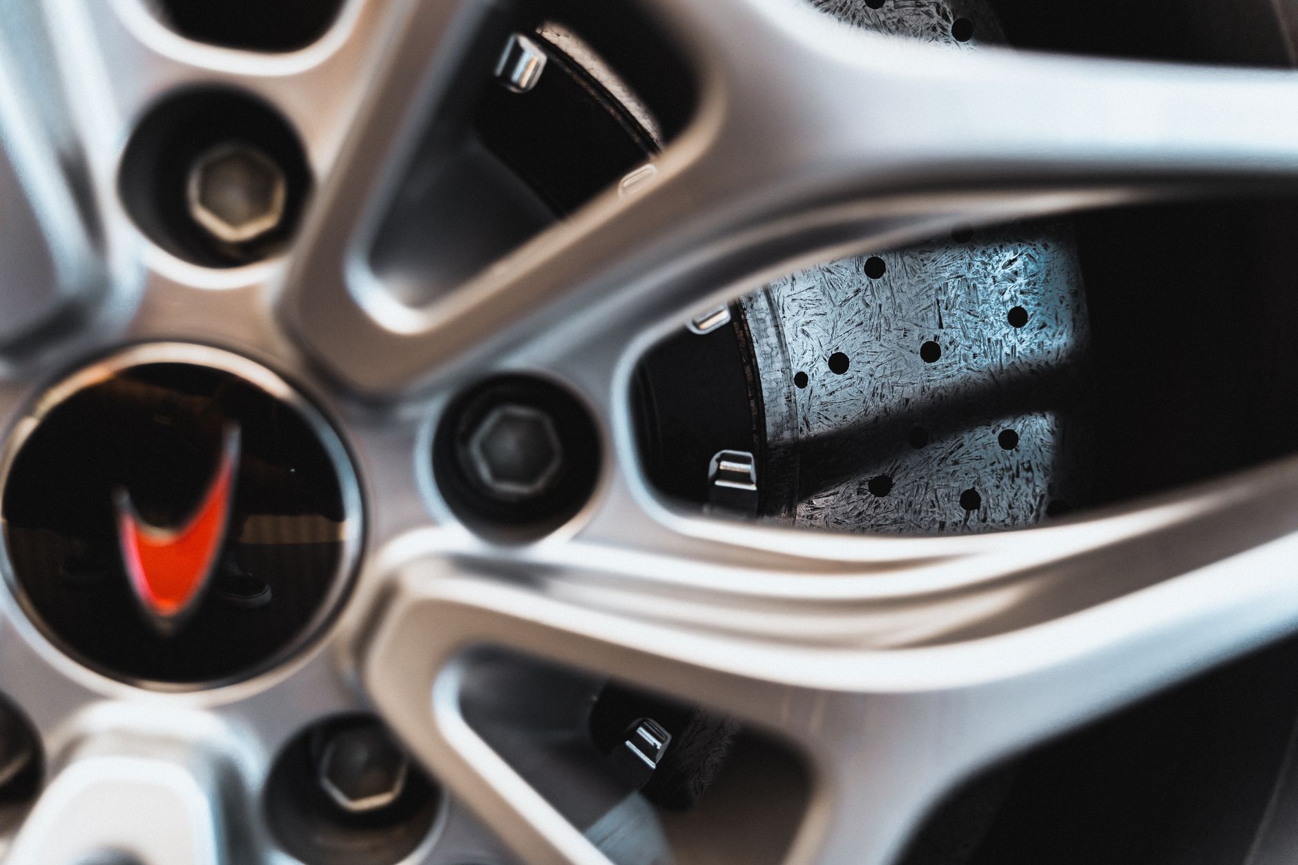 Dépose du tambour arrière Peugeot 301 1.6 HDi 92 avec vis de poussée M8