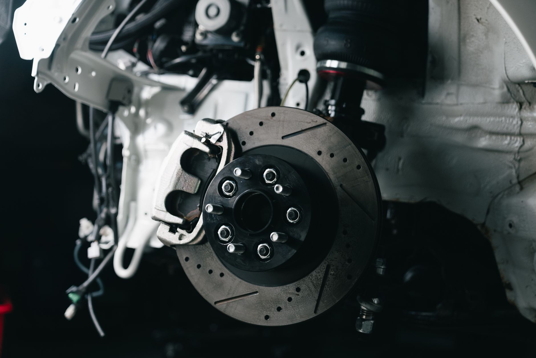 dépose tambour arrière grippé Peugeot 307 avec boulons extracteurs M8